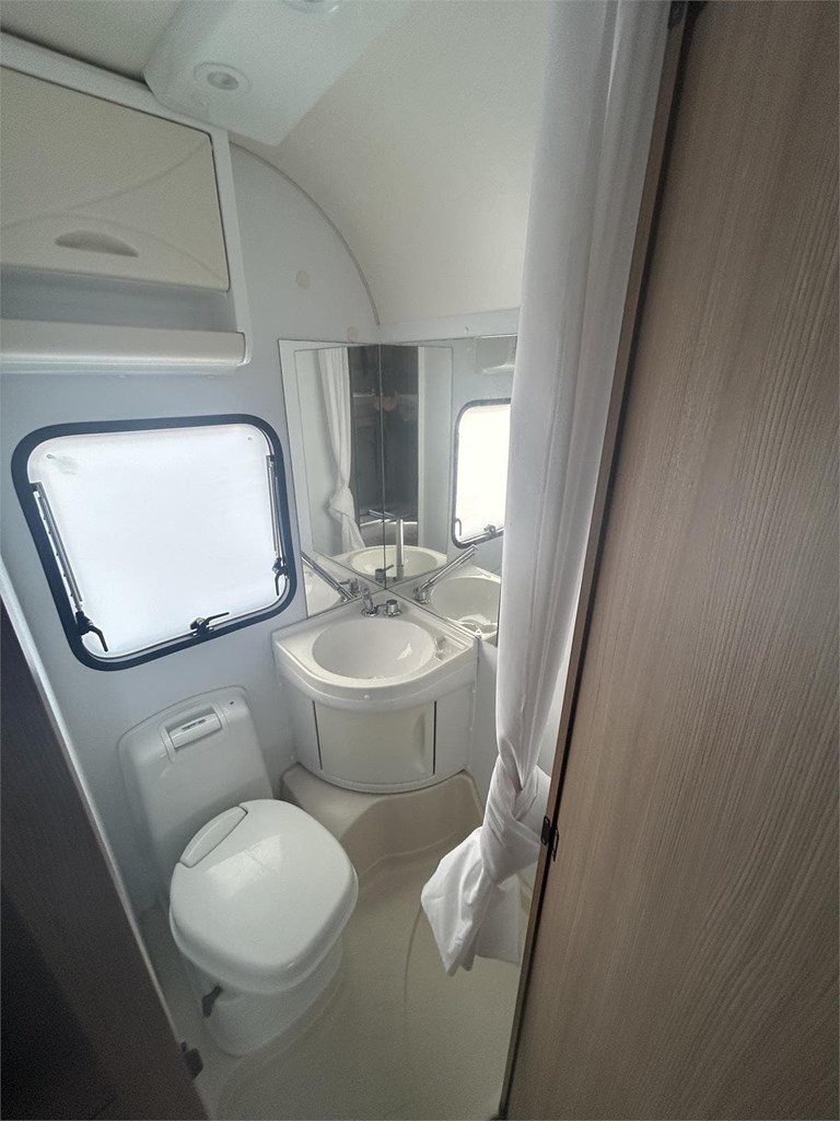 Foto 6 CARAVANA ADRIA AVIVA 495 LX-AIRE-MOVER-NEVERA GRANDE