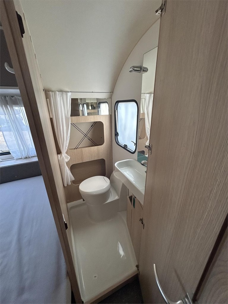 Foto 8  CARAVANA AVIVA 472 PK -AIRE-MOVER-NEVERA GRANDE