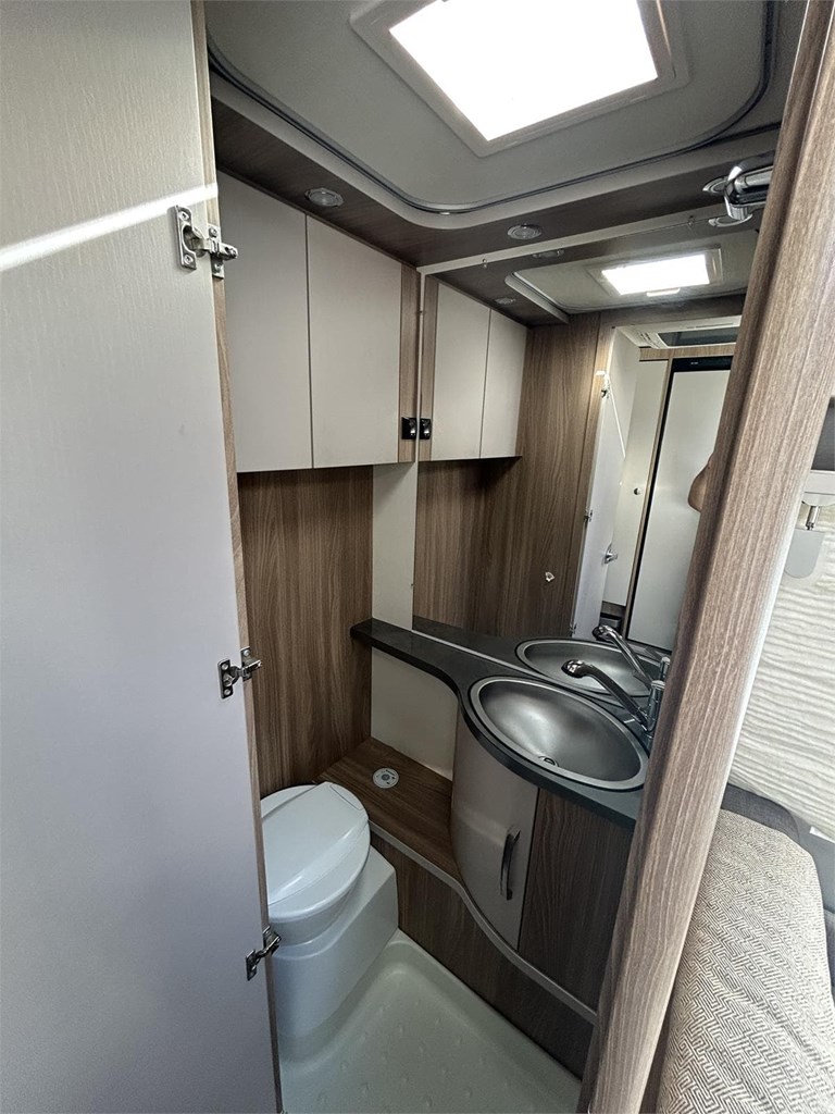 Foto 9  CARAVANA BURSTNER PREMIO 495 TK-AIRE-MOVER-NEVERA GRANDE 