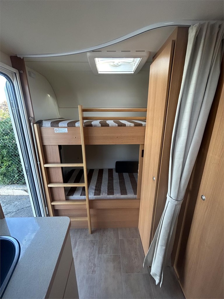 Foto 8  CARAVANA BURSTNER PREMIO 495 TK-AIRE-MOVER-NEVERA GRANDE