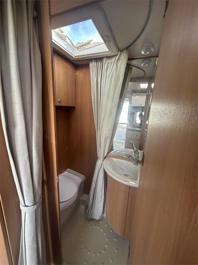 Foto 9  CARAVANA BURSTNER PREMIO 495 TK-AIRE-MOVER-NEVERA GRANDE