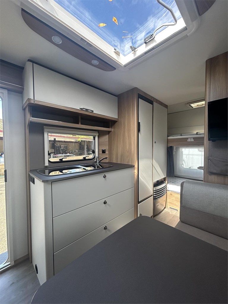 Foto 11 CARAVANA BURSTNER PREMIO 495 TK-MOVER-NEVERA GRANDE