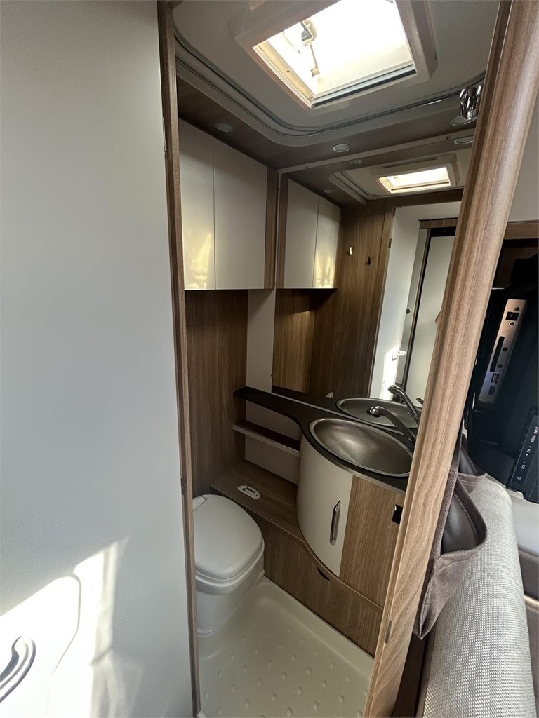 Foto 7 CARAVANA BURSTNER PREMIO 495 TK-MOVER-NEVERA GRANDE