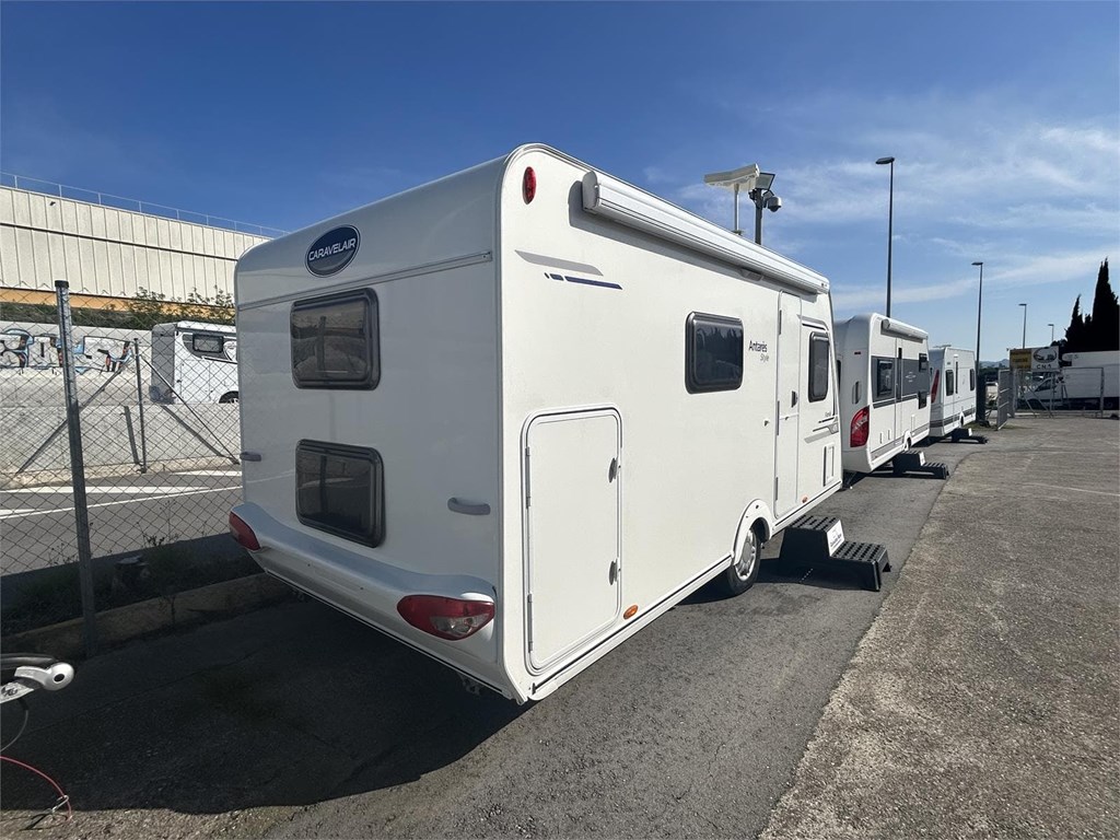 Foto 3  CARAVANA CARAVELAIR 476-AIRE-MOVER TOLDO 