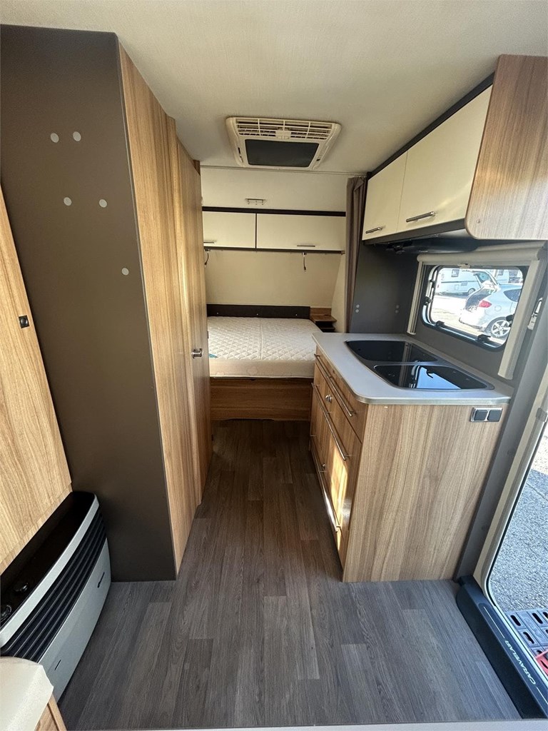 Foto 5 CARAVANA CARAVELAIR ANTARES 470 CAMA ISLA -AIRE-MOVER