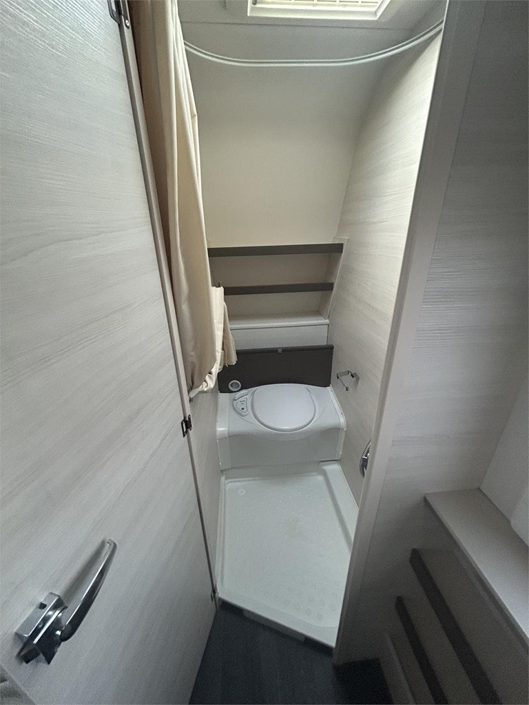 Foto 4 CARAVANA CARAVELAIR ARTICA 516-AIRE-MOVER-FRIGORIFICO COMPRESOR XL 150 LTS 