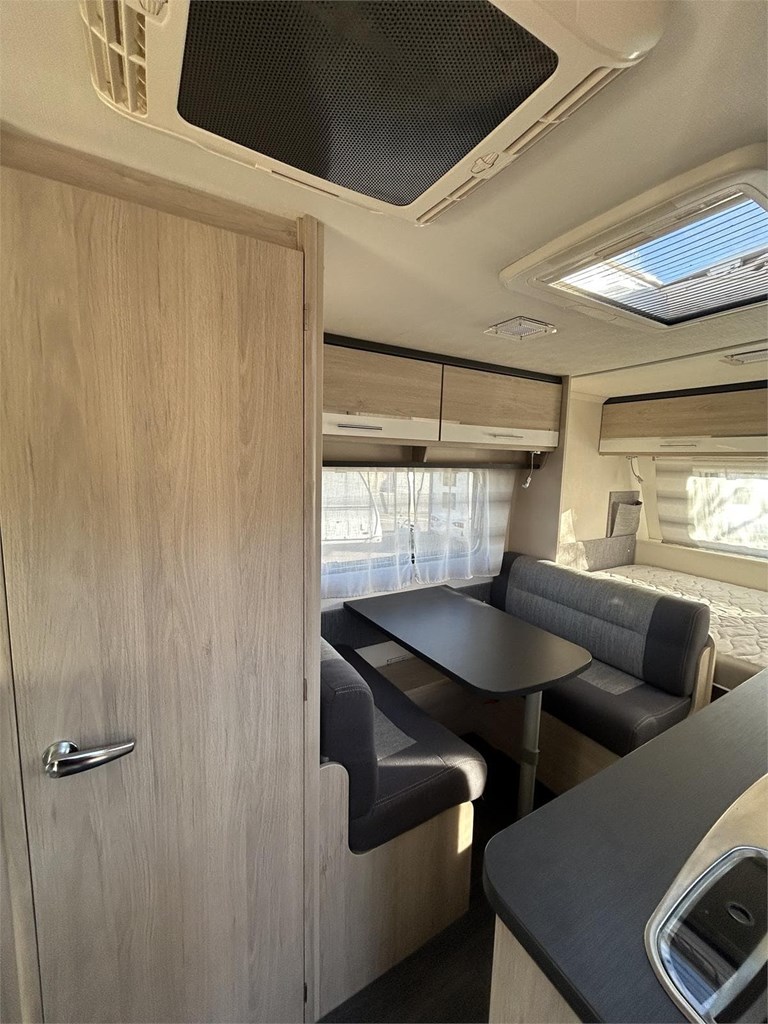 Foto 5  CARAVANA CARAVELAIR  STYLE 486 -AIRE-MOVER-FRIGORIFICO COMPRESOR XL FREEZE 150 LTS  