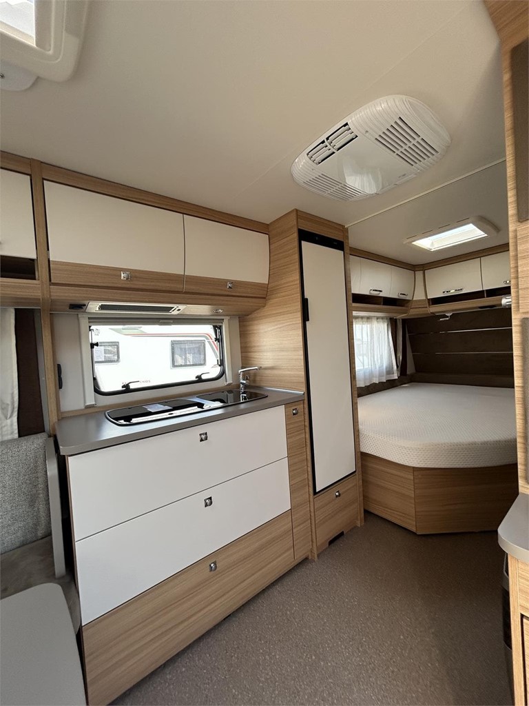 Foto 11 CARAVANA DETHELFFES  CAMPER 470 FR-AIRE-MOVER-NEVERA GRANDE 
