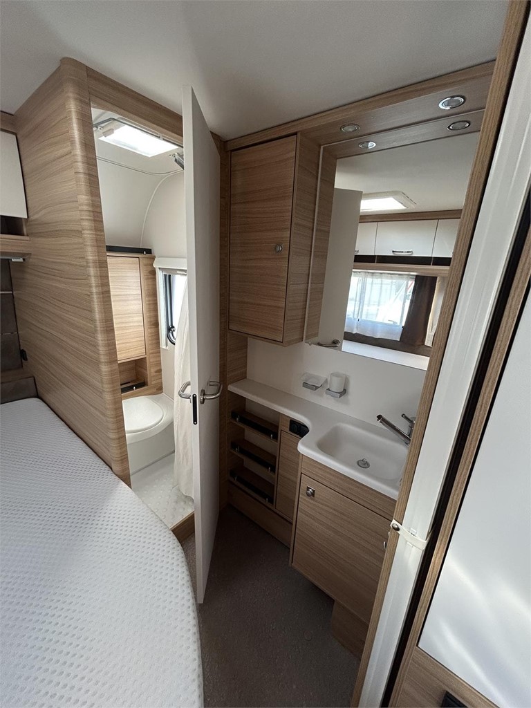 Foto 6 CARAVANA DETHELFFES  CAMPER 470 FR-AIRE-MOVER-NEVERA GRANDE 