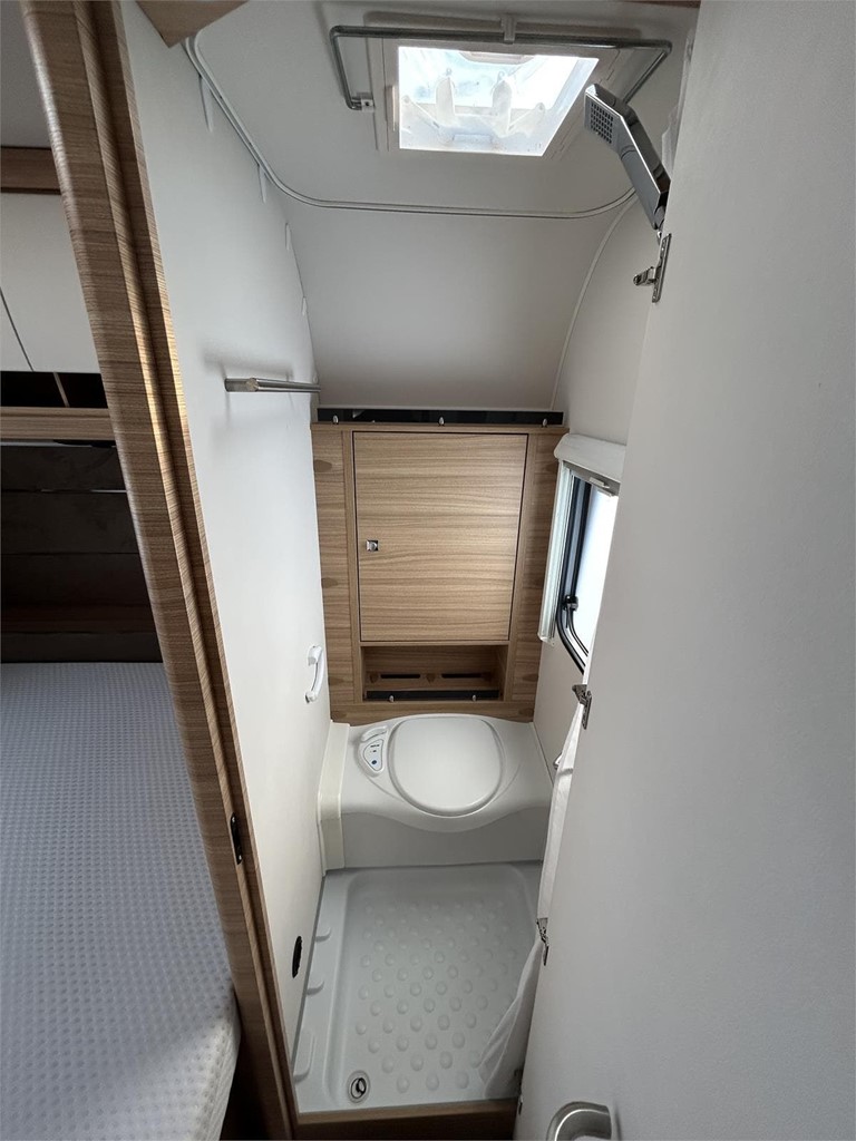 Foto 7 CARAVANA DETHELFFES  CAMPER 470 FR-AIRE-MOVER-NEVERA GRANDE 