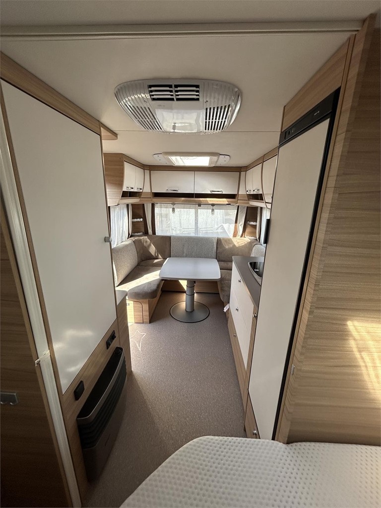 Foto 8 CARAVANA DETHELFFES  CAMPER 470 FR-AIRE-MOVER-NEVERA GRANDE 