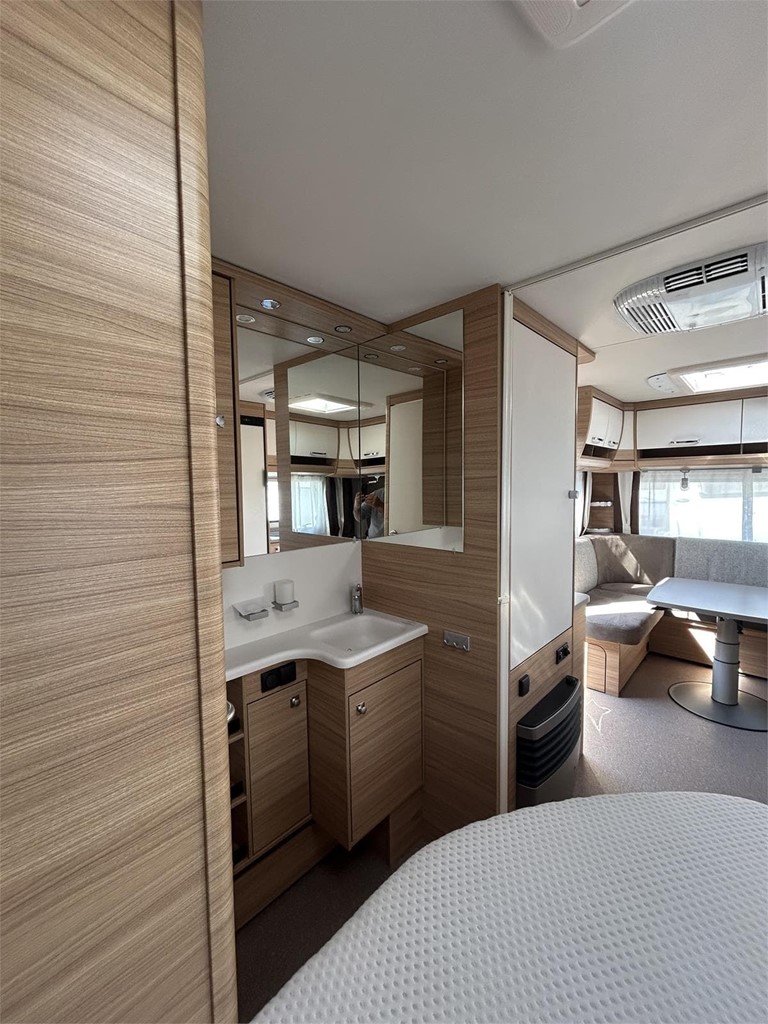 Foto 9 CARAVANA DETHELFFES  CAMPER 470 FR-AIRE-MOVER-NEVERA GRANDE 