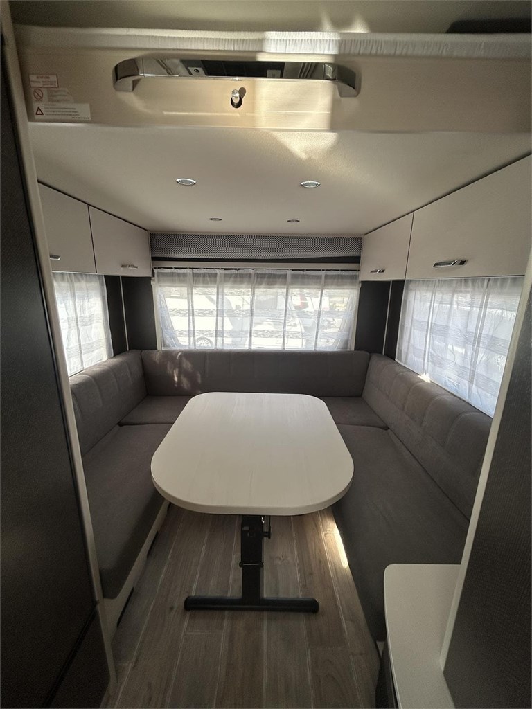 Foto 4  CARAVANA DETHLEFFS  465 KR-AIRE-MOVER-NEVERA GRANDE 