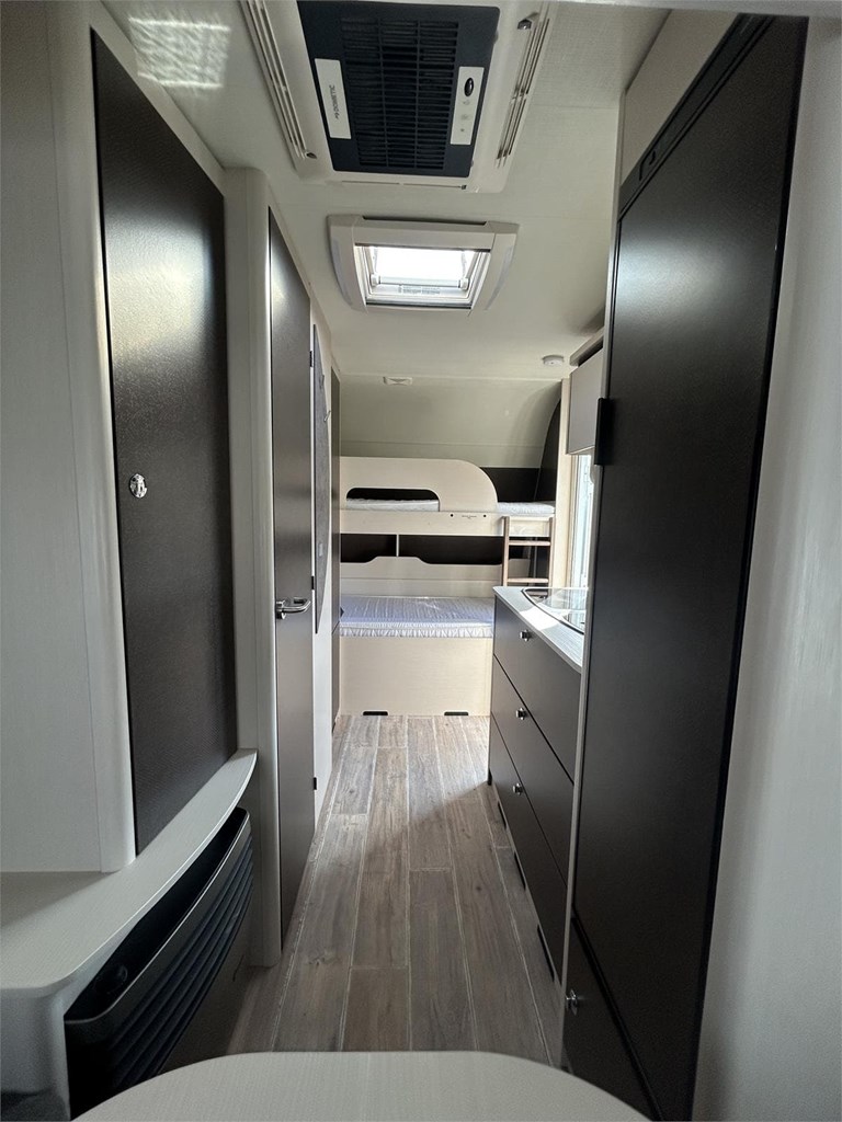 Foto 5  CARAVANA DETHLEFFS  465 KR-AIRE-MOVER-NEVERA GRANDE 