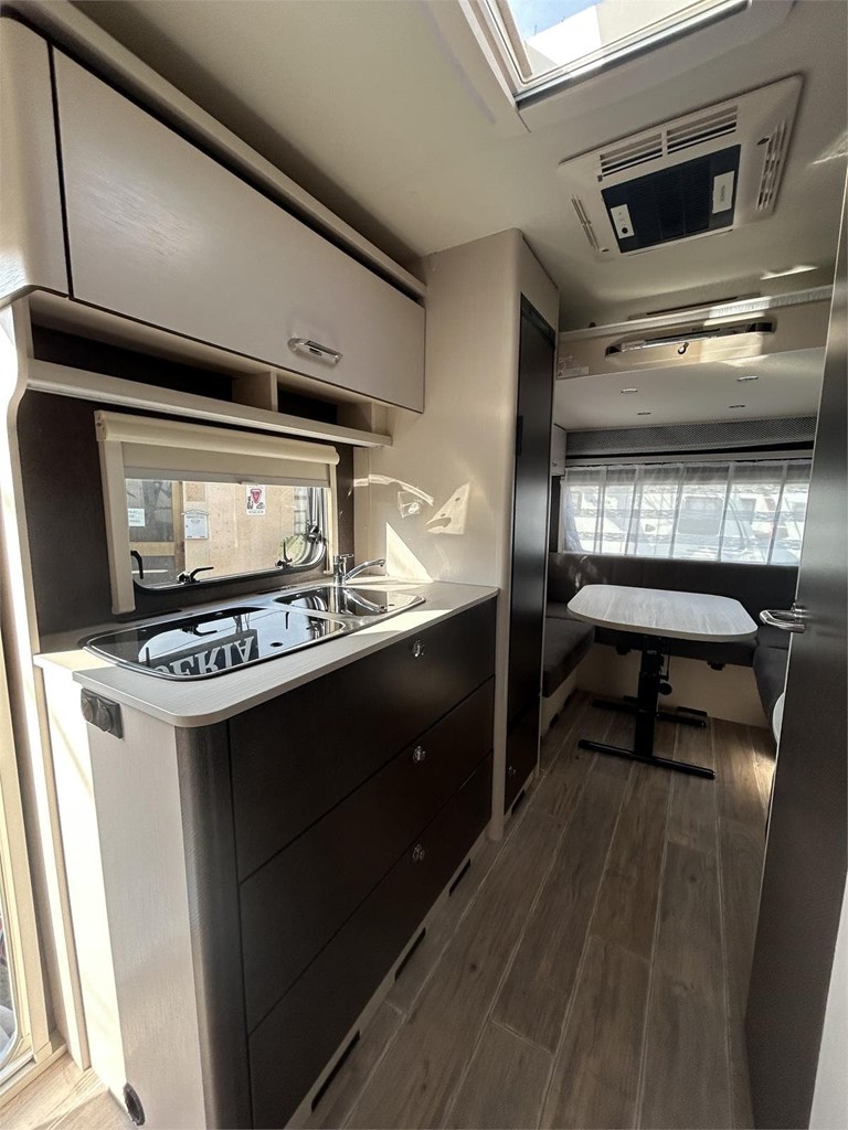 Foto 8  CARAVANA DETHLEFFS  465 KR-AIRE-MOVER-NEVERA GRANDE 