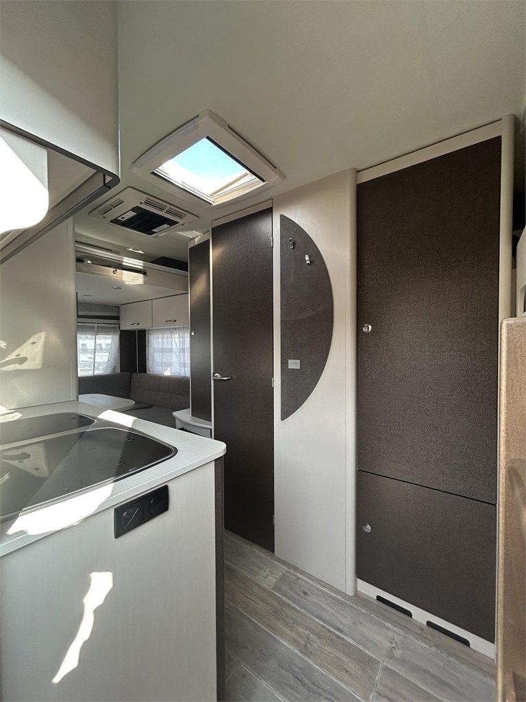 Foto 9  CARAVANA DETHLEFFS  465 KR-AIRE-MOVER-NEVERA GRANDE 