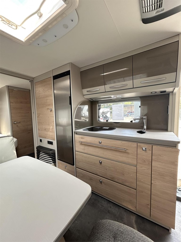 Foto 11 CARAVANA DETHLEFFS NOMAD 560 FMK-AIRE-MOVER-NEVERA GRANDE
