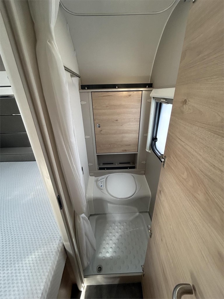 Foto 7 CARAVANA DETHLEFFS NOMAD 560 FMK-AIRE-MOVER-NEVERA GRANDE