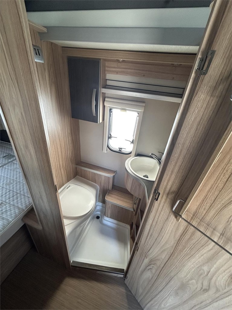 Foto 9  CARAVANA ERIBA FEELING 425-MOVER-TOLDO THULE MANIVELA 