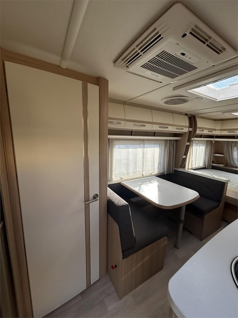 Foto 11  CARAVANA FENDT BIANCO 515 -AIRE-MOVER-NEVERA GRANDE 