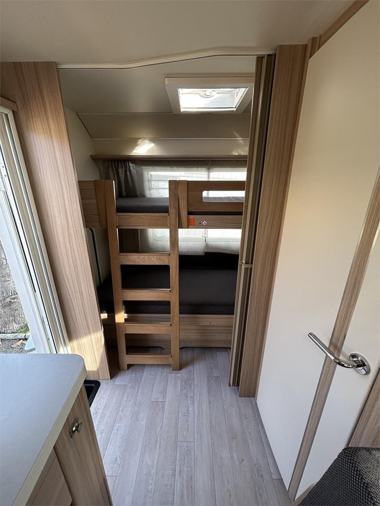 Foto 9  CARAVANA FENDT BIANCO 515 -AIRE-MOVER-NEVERA GRANDE 