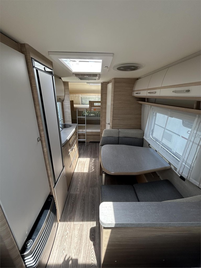 Foto 6  CARAVANA FENDT BIANCO 515 SKM-AIRE-MOVER-NEVERA GRANDE 