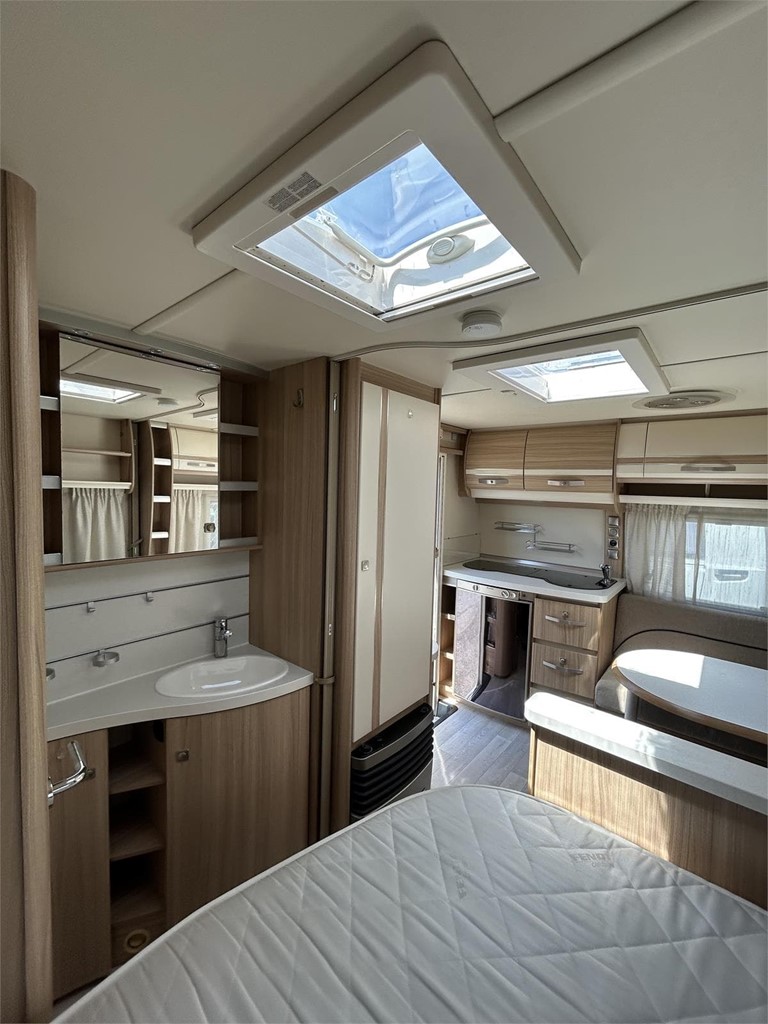 Foto 6  CARAVANA FENDT BIANCO SELECTION  390 -MOVER-AIRE-TOLDO MANIVELA 