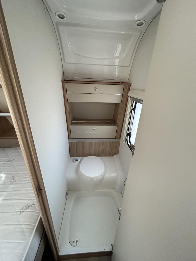 Foto 8  CARAVANA FENDT BIANCO SELECTION  390 -MOVER-AIRE-TOLDO MANIVELA 