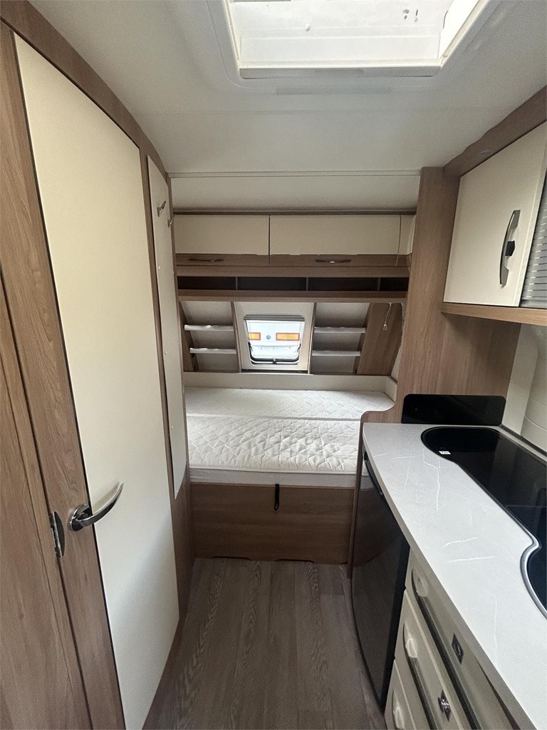 Foto 3  CARAVANA  HOBBY 455 UF DE LUXE-AIRE-MOVER-TOLDO MANIVELA 