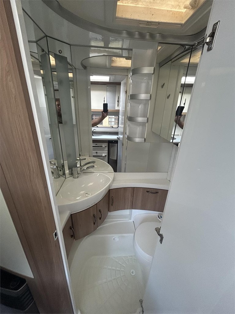 Foto 6  CARAVANA  HOBBY 455 UF DE LUXE-AIRE-MOVER-TOLDO MANIVELA 