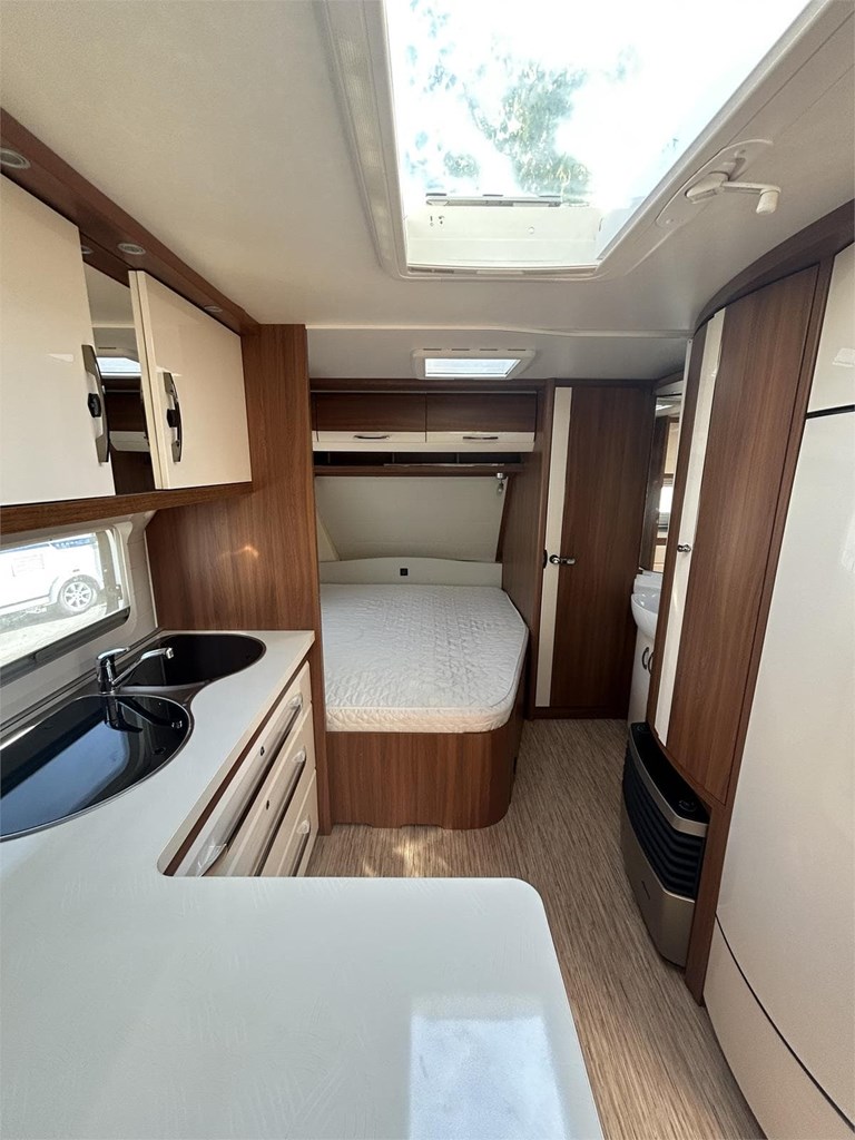 Foto 5  CARAVANA HOBBY 560 CFE EXCELLENT 