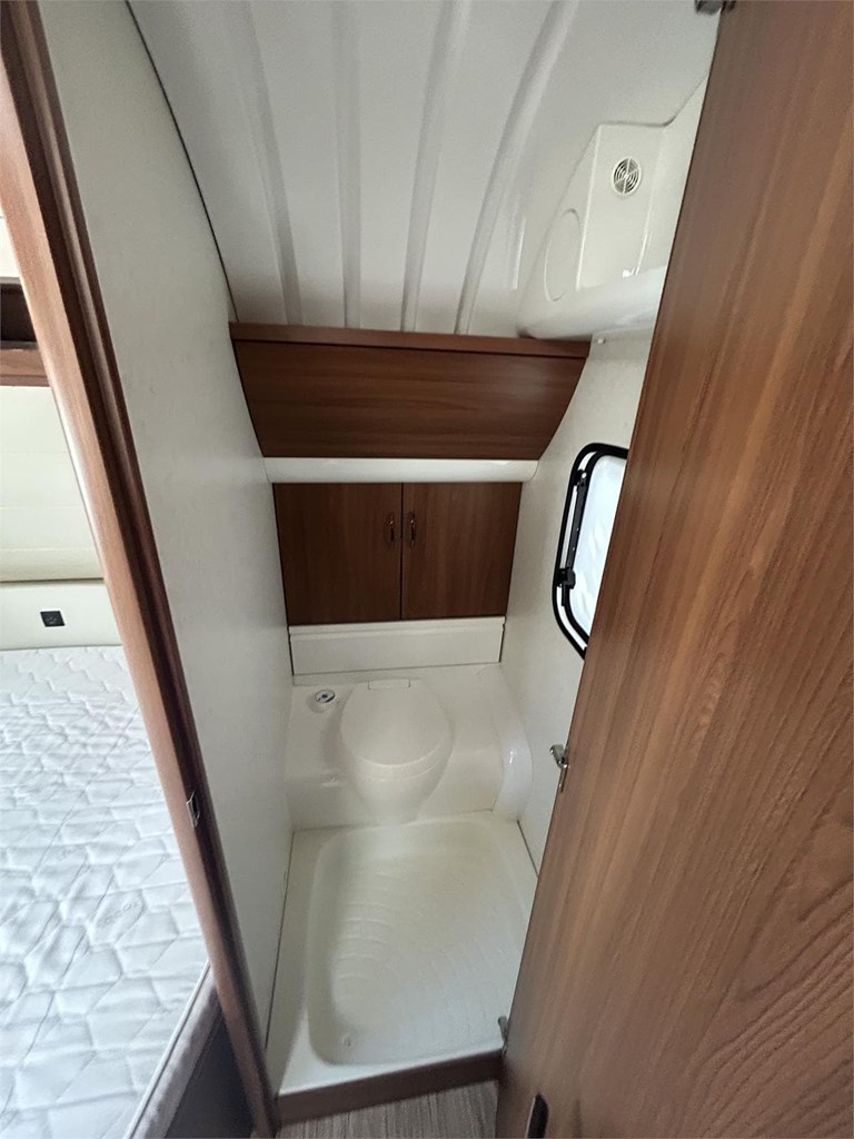 Foto 7  CARAVANA HOBBY 560 CFE EXCELLENT 