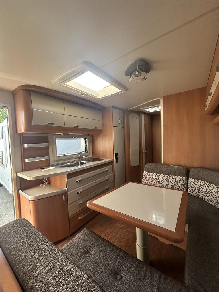 Foto 11  CARAVANA HOBBY VITA VENETO 545 KMF/AIRE-MOVER-NEVERA GRANDE 