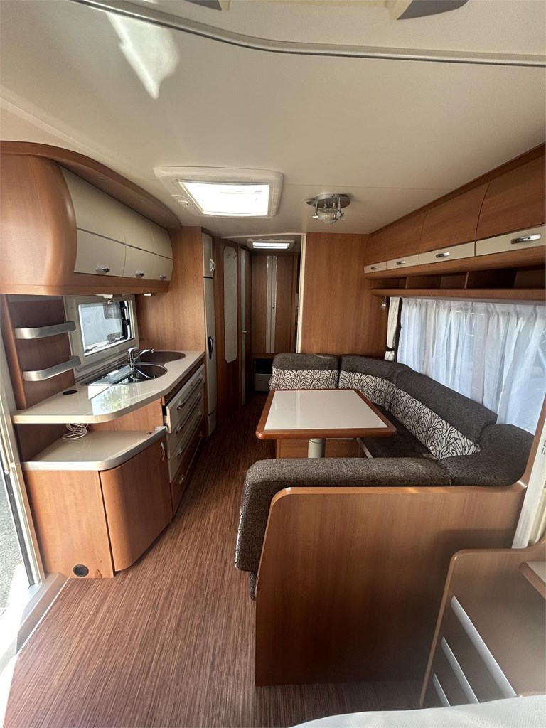 Foto 5  CARAVANA HOBBY VITA VENETO 545 KMF/AIRE-MOVER-NEVERA GRANDE 