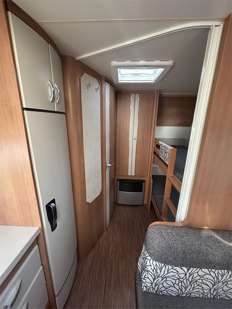 Foto 6  CARAVANA HOBBY VITA VENETO 545 KMF/AIRE-MOVER-NEVERA GRANDE 