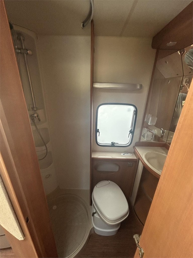 Foto 7  CARAVANA HOBBY VITA VENETO 545 KMF/AIRE-MOVER-NEVERA GRANDE 