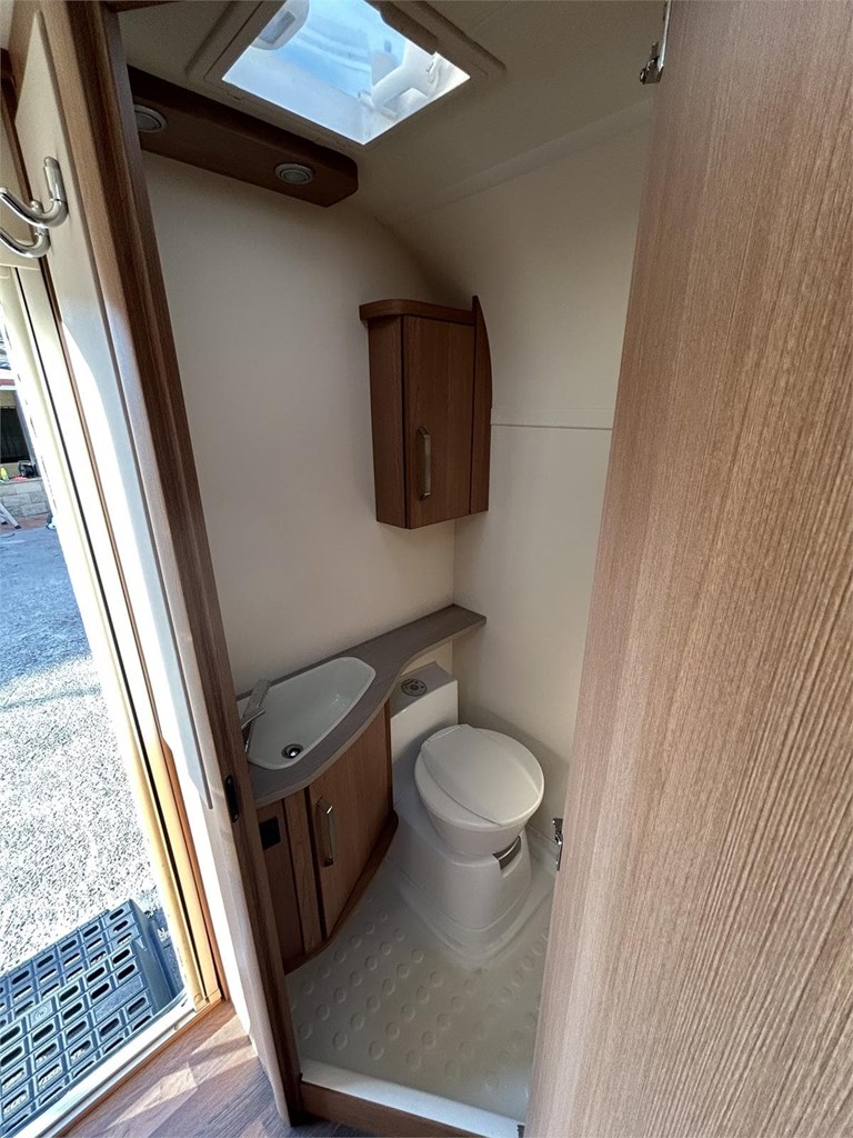 Foto 9 CARAVANA KNAUS SPORT 400 QD-AIRE-MOVER-TOLDO MANIVELA