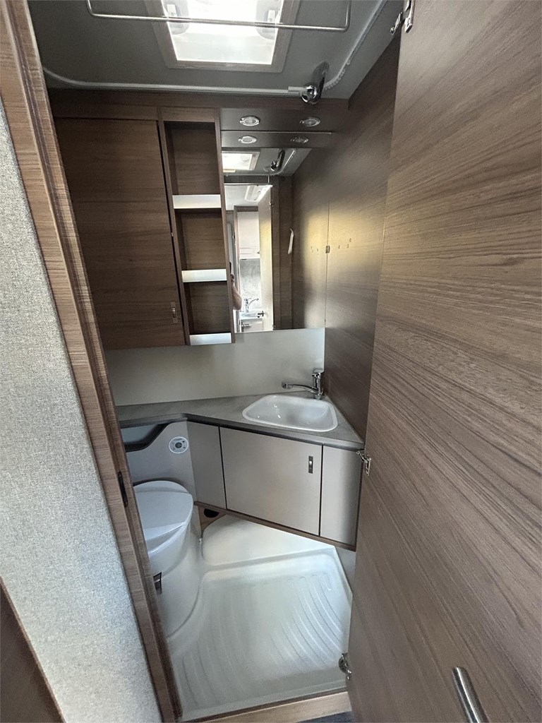 Foto 8 CARAVANA KNAUS SPORT  500 QDK-AIRE-MOVER-TOLDO MANIVELA 