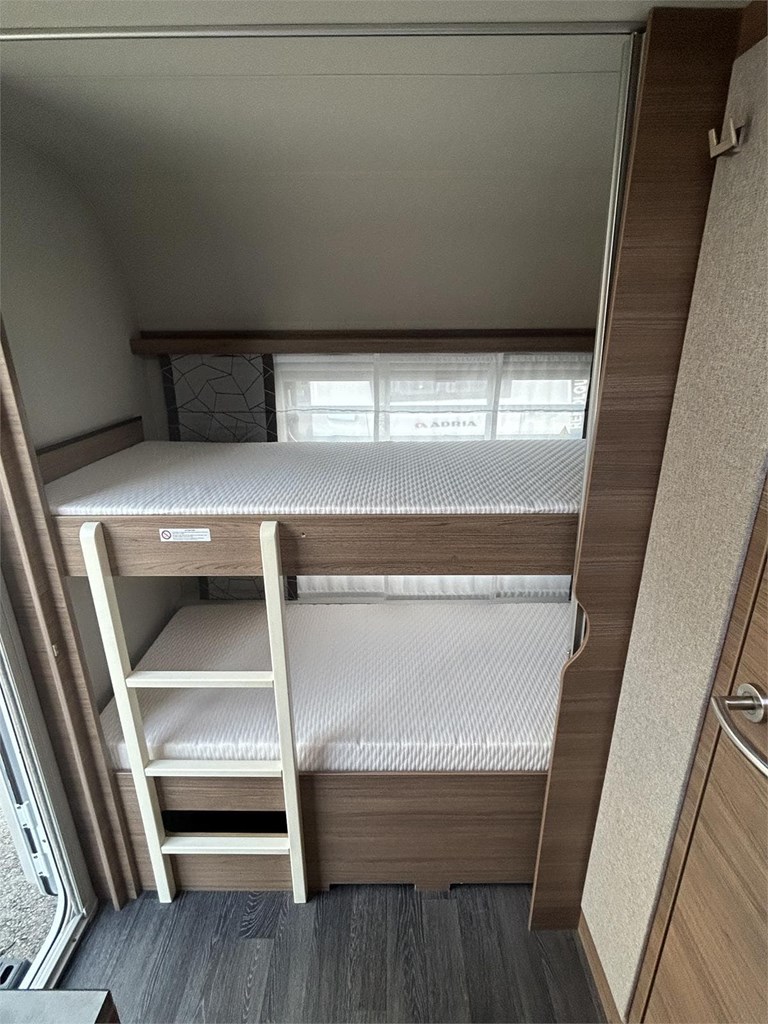 Foto 9 CARAVANA KNAUS SPORT  500 QDK-AIRE-MOVER-TOLDO MANIVELA 
