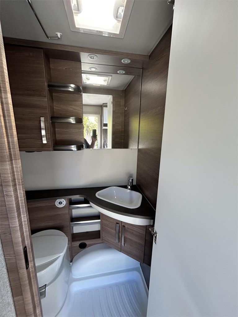 Foto 9  CARAVANA KNAUS SPORT 500 QDK-AIRE-MOVER-TOLDO MANIVELA