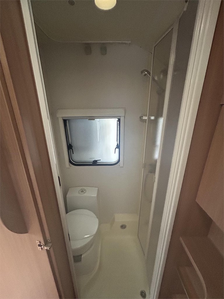 Foto 12  CARAVANA KNAUS SUDIND 550 QS -AIRE-MOVER-NEVERA GRANDE