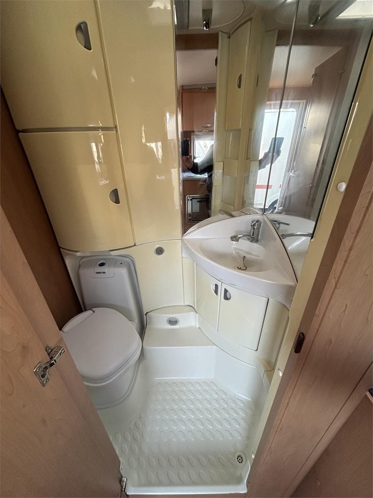 Foto 11  CARAVANA KNAUS SUDWIND 550 FSK-AIRE ACONDICIONADO 