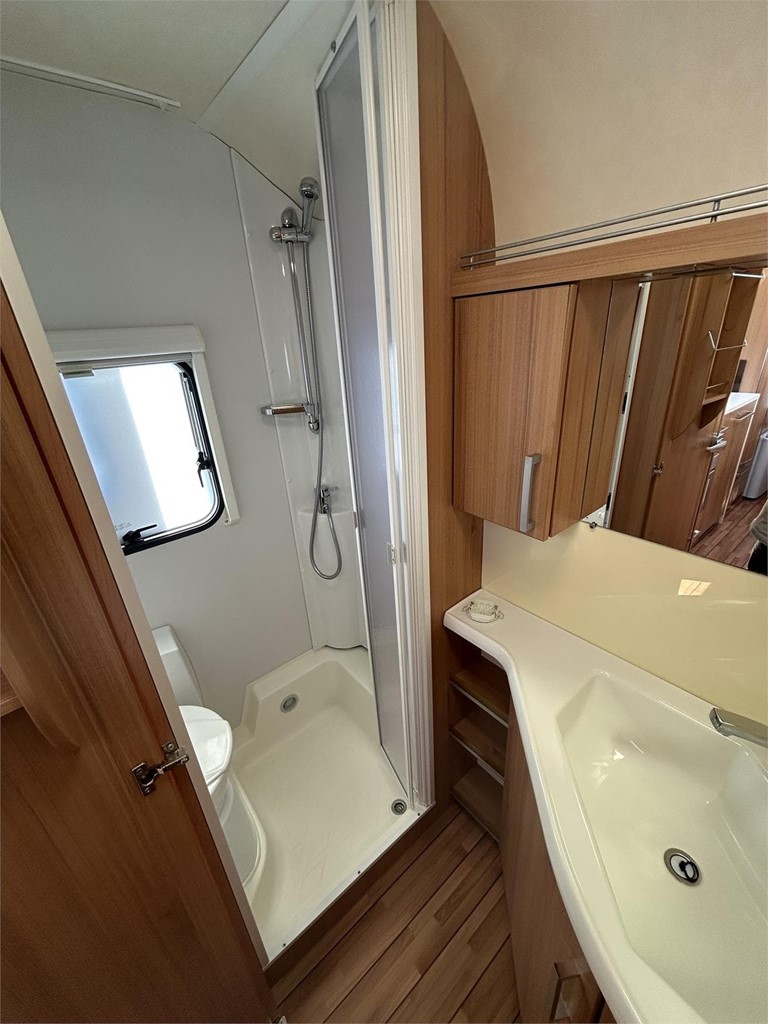 Foto 8 CARAVANA KNAUS SUDWIND 550 QS-AIRE-NEVERA GRANDE 