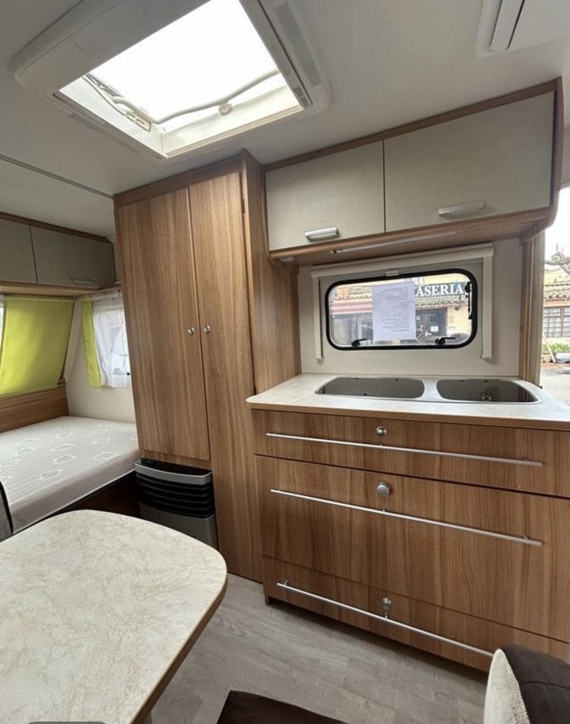 Foto 9  CARAVANA STERCKEMAN 490 PE-AIRE-MOVER-TOLDO MANIEVELA 