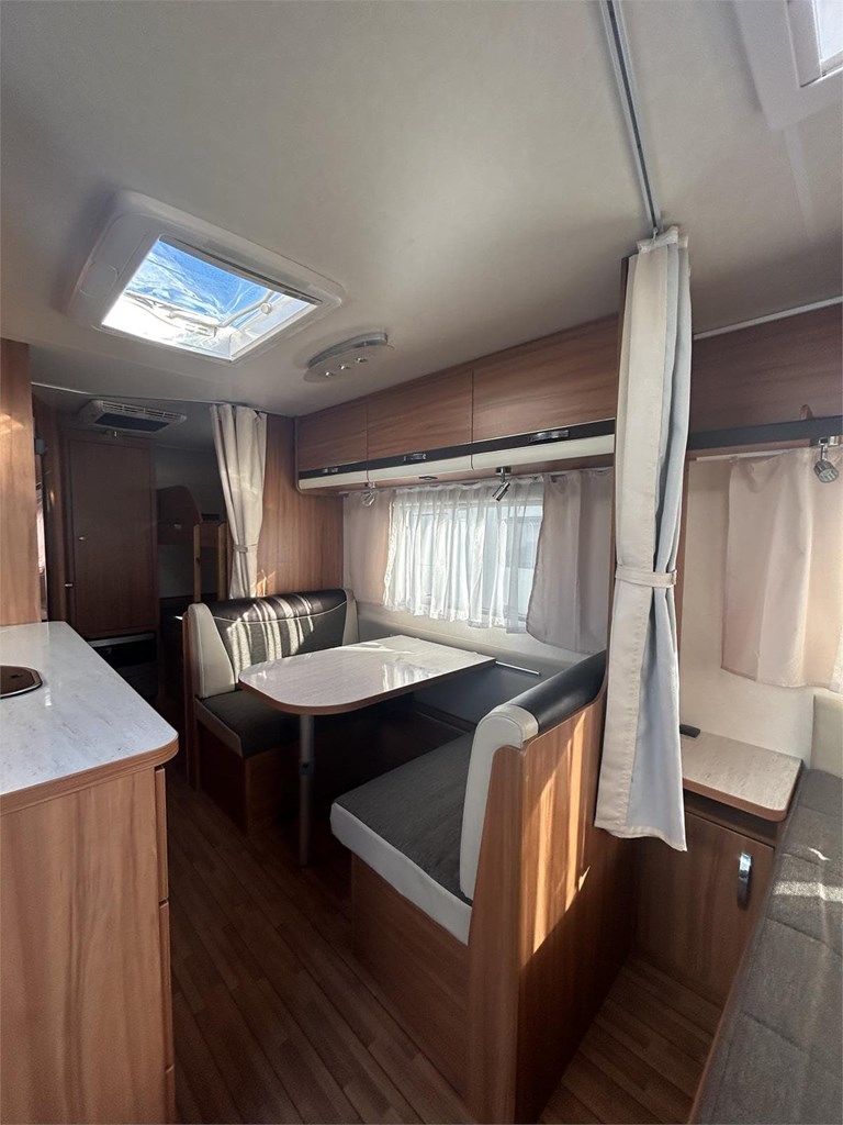 Foto 11  CARAVANA WEINSBERG 550 QDK -AIRE-MOVER-NEVERA GRANDE