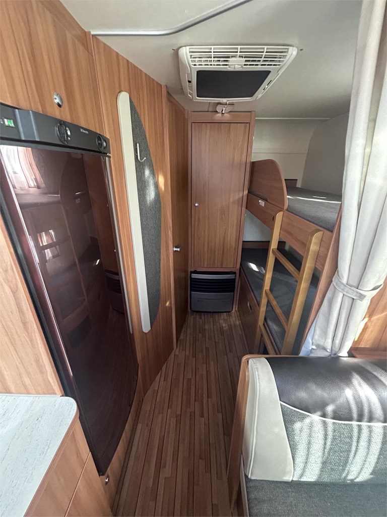Foto 6  CARAVANA WEINSBERG 550 QDK -AIRE-MOVER-NEVERA GRANDE