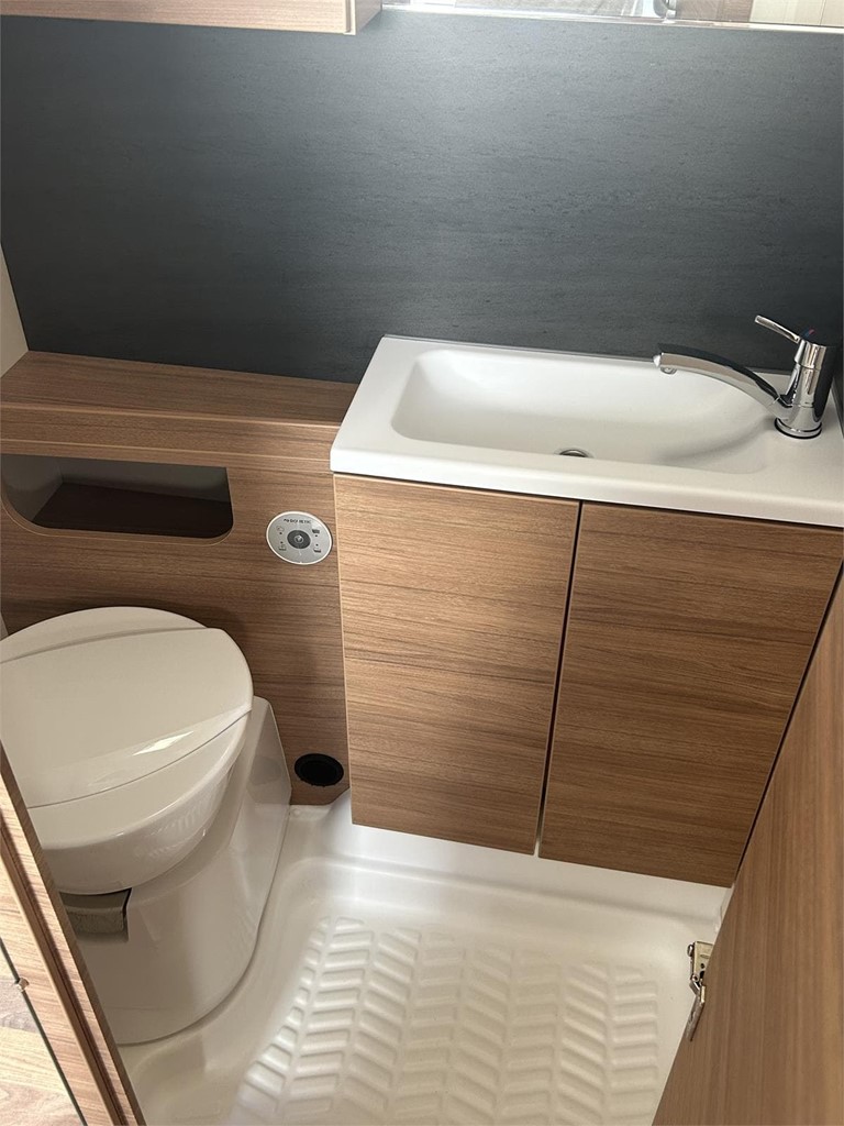 Foto 10 CARAVANA WEINSBERG CARAONE 400 LK-AIRE-MOVER-TOLDO MANIVELA 