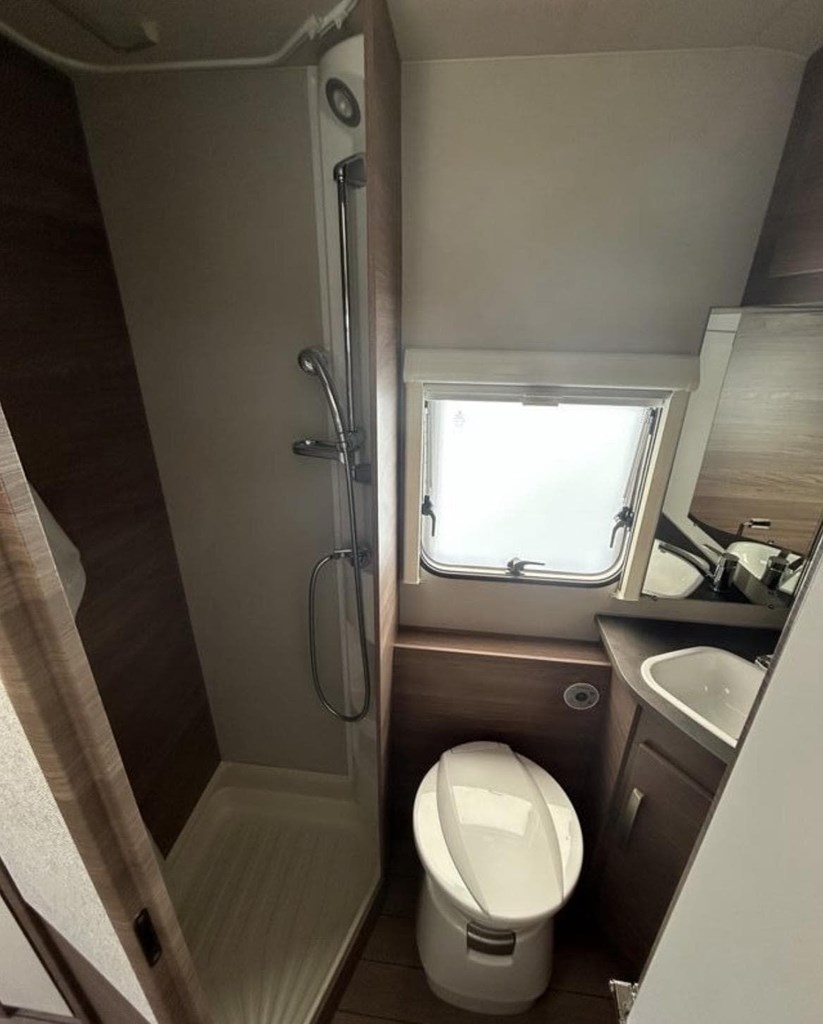 Foto 4 PRÓXIMAMENTE CARAVANA KNAUS SPORT 500 KD-AIRE-MOVER-TOLDO MANIVELA