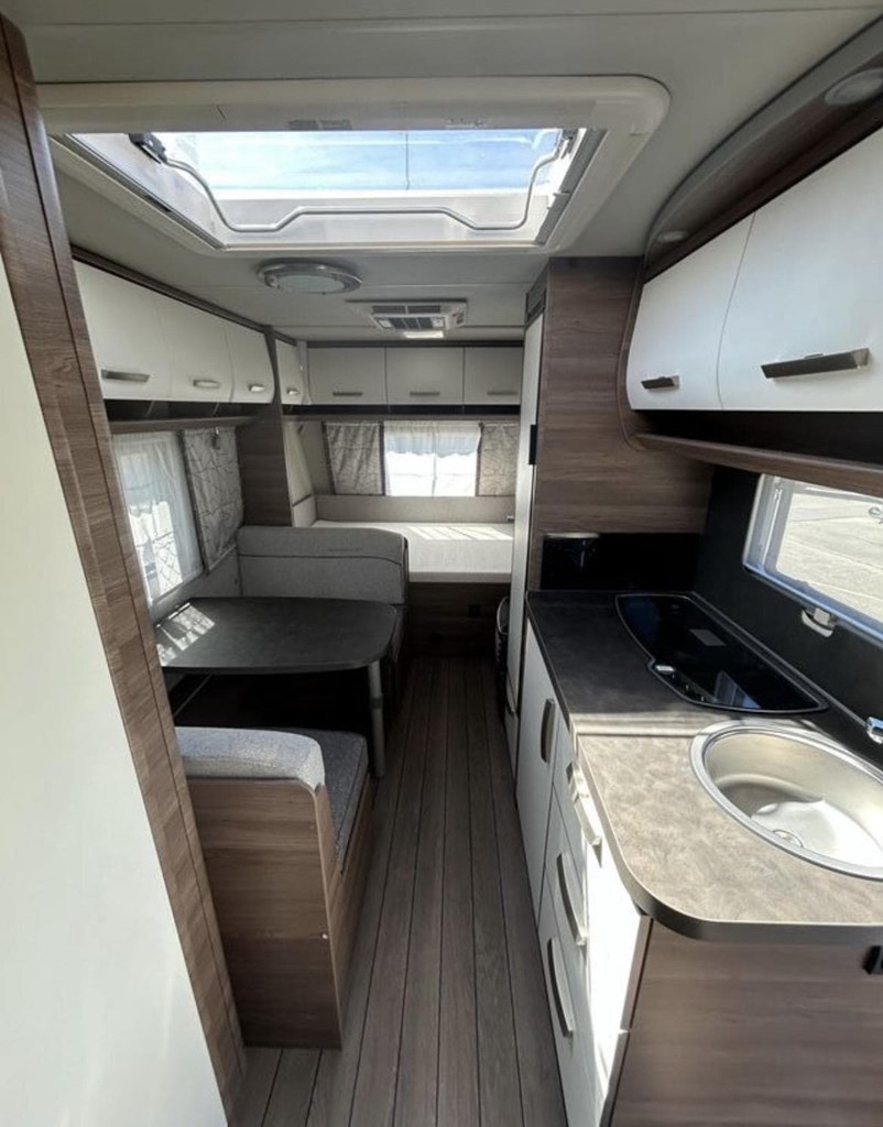 Foto 2 PRÓXIMAMENTE CARAVANA KNAUS SPORT 500 QDK-AIRE-MOVER-nevera grande