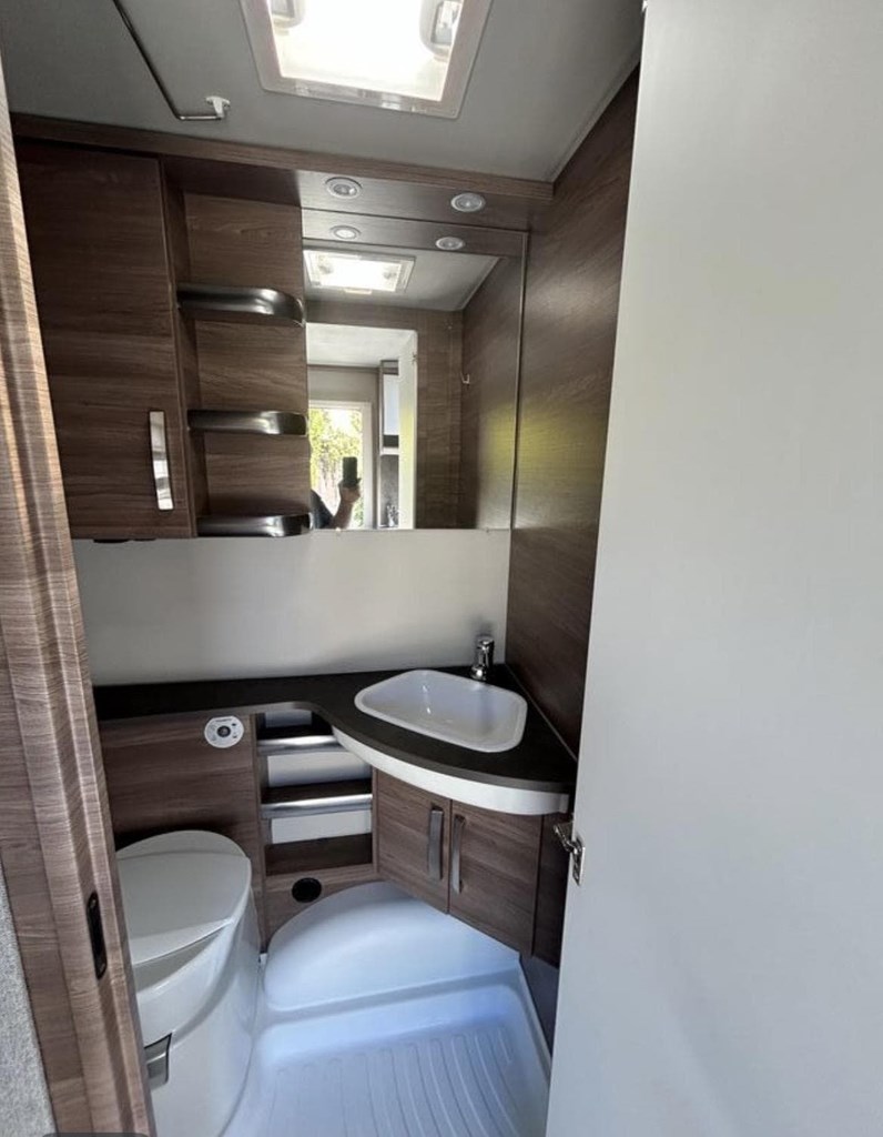 Foto 4 PRÓXIMAMENTE CARAVANA KNAUS SPORT 500 QDK-AIRE-MOVER-nevera grande